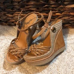 Tan / brown wedges!